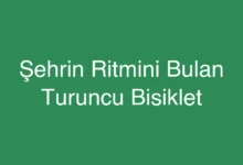 Şehrin Ritmini Bulan Turuncu Bisiklet